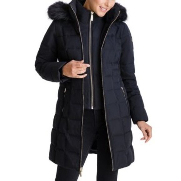 Ameri　REVERSIBLE BOA PONCHO COAT Brand New Ameri REVERSIBLE BOA PONCHO COAT